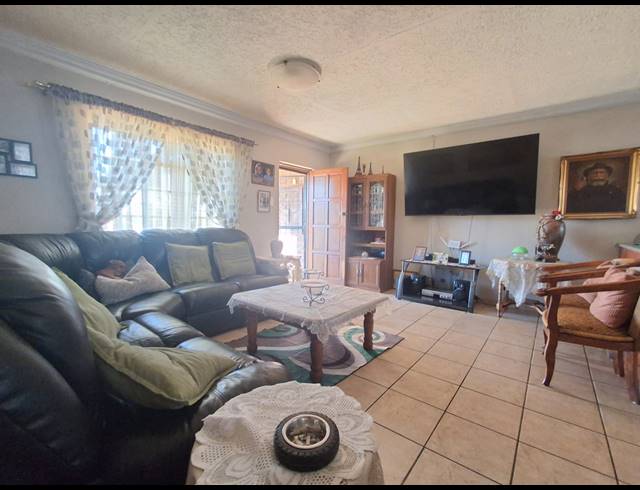 3 BEDROOM HOUSE FOR SALE IN RIVERSDALE
